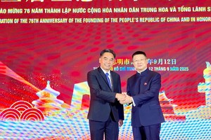 中国76周年国庆暨唐立总领事履新招待会在胡志明市举行