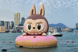 香港维港展示LABUBU等4角色巨型充气装置