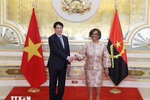 越南国家主席梁强会见安哥拉国会议长卡罗琳娜·塞凯拉