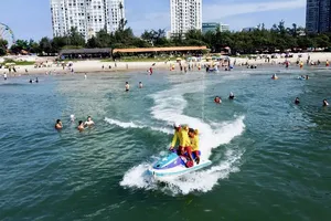 Điều chỉnh hoặc tạm dừng tour tham quan đến vùng gió mạnh trên biển