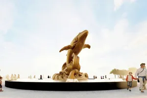 Tượng cá Ông được đúc bằng đồng đỏ, cao 8m, dày 20mm. Hình phối cảnh