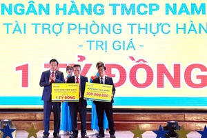 Nam A Bank đưa công nghệ ngân hàng hiện đại 4.0 đến sinh viên TPHCM