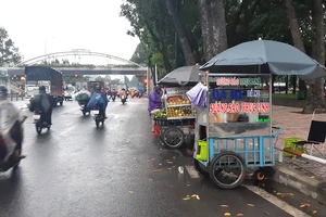 Vỉa hè lại bị tái chiếm