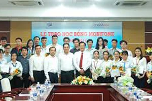 25 sinh viên Đại học Quốc gia TPHCM nhận học bổng Mobifone 2019