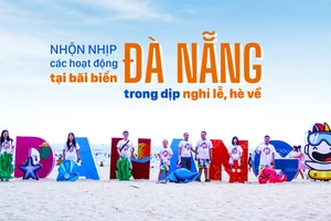 Nhộn nhịp các hoạt động tại bãi biển Đà Nẵng trong dịp nghỉ lễ, hè về