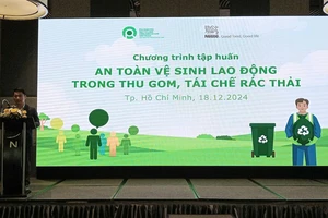 Người lao động thu gom, tái chế rác thải đối mặt nhiều rủi ro