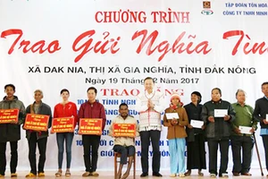 Thượng tướng Tô Lâm trao nhà tình nghĩa cho đồng bào dân tộc thiểu số có hoàn cảnh khó khăn