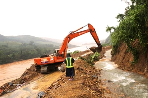 Sạt lở đất, hàng chục cán bộ, chiến sĩ Đoàn Kinh tế quốc phòng 337 nghi bị vùi lấp