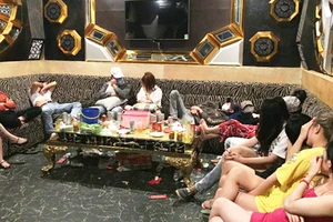 Bắt quả tang 25 nam nữ phê ma túy trong quán karaoke