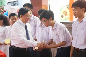 Ấm áp lễ khai giảng "đặc biệt" ở Gia Lai