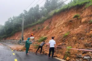 Sơ tán khẩn cấp người dân các vùng sạt lở núi ở Gia Lai