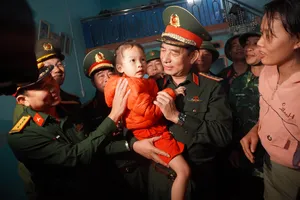 Đại tướng Phan Văn Giang: Bộ đội cần giúp dân sớm dựng lại nhà sau bão lũ