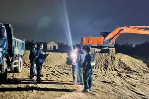 Triệt phá 2 điểm khai thác cát trái phép, tạm giữ 39 người