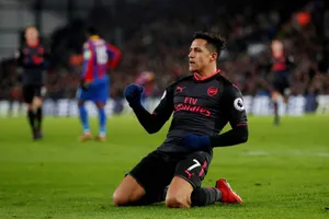 Crystal Palace - Arsenal 2-3: Sanchez lập công, Wenger san bằng kỷ lục