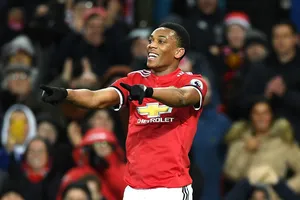 Man United - Stoke City 3-0: Valencia, Martial, Lukaku đồng loạt nổ súng