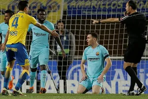 Las Palmas - Barcelona 1-1: Trọng tài Mateu Lahoz cướp chiến thắng Barca
