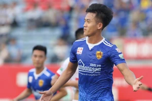 Quảng Nam - Nam Định 5-2: Cú hattrick của Hà Minh Tuấn