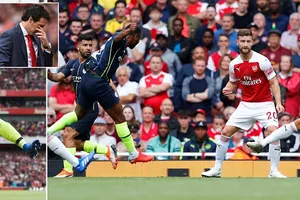 Arsenal - Man City 0-2: Sterling, B.Silva thị uy, Emirates thất thủ ngày xuất quân