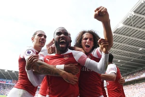 Cardiff City - Arsenal 2-3: Mustafi, Aubameyang, Lacazette khai hỏa