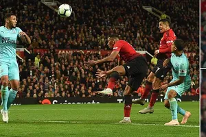 Man United - Newcastle 3-2: Mata, Martial, Sanchez xuất thần, Mourinho bớt lâm nguy