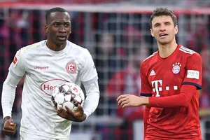 Bayern Munich - Dusseldorf 3-3: Niklas Sule, Muller ghi bàn, Lukebakio ngược dòng lập hat-trick