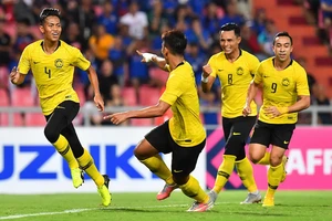 Thái Lan - Malaysia 2-2: Safari, Talaha làm người hùng, Adisak hóa tội đồ