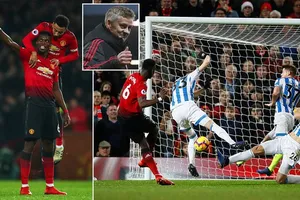 Man United - Huddersfield 3-1: Matic mở màn, Pogba xuất thần, HLV Solskjaer tặng quà Boxing day