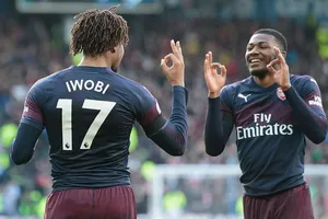 Huddersfield - Arsenal 1-2: Iwobi, Lacazette lâp công