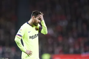 Athletic Bilbao - Barcelona 0-0: Đôi công kịch tính, Marcos thẻ đỏ, Messi “tịt ngòi“