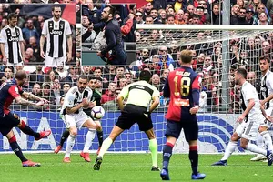 Genoa - Juventus 2-0: Sturaro, Pandev gây sốc, cắt đứt mạch 27 trận thắng của Juve
