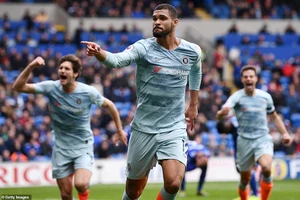 Cardiff - Chelsea 1-2: Camarasa mở tỷ số, Azpilicueta và Loftus-Cheek kịp giúp HLV Sarri ngược dòng