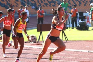 ​Vòng loại nội dung 200m nữ diễn ra sáng 7-12, Tú Chinh đã bị đối thủ chủ nhà Kristina Marine Knott vượt khá xa và phá kỷ lục SEA Games. Ảnh: DŨNG PHƯƠNG