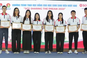 Nhóm sinh viên với thành tích học tập tốt, tư duy ESG cùng chung tay tạo ra những dự án cho cộng đồng đã nhận học bổng nhận học bổng liên tiếp 2 năm liền 