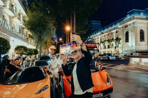 Ông Maximillion Cooper giao lưu cùng cộng đồng siêu xe Việt Nam