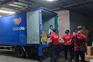 Lazada Việt Nam quyên góp tiền mặt, nhu yếu phẩm 1,2 tỷ đồng gửi Ủy ban MTTQ Việt Nam nhằm ủng hộ đồng bào chịu ảnh hưởng của bão lũ