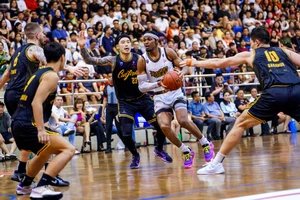 Saigon Heat vs Cantho Catfish 95-83: Elijah Weaver xứng đáng danh hiệu Player of the Game, HLV David Grice chiến thắng, Saigon Heat lần 5 đăng quang VBA