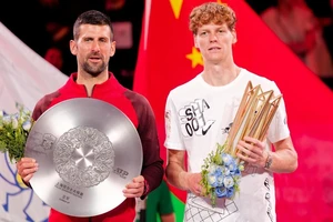 Jannik Sinner vs Novak Djokovic 7-6 (7-4), 6-3: Sau 1 giờ 39 phút kịch tính, Sinner chật vật hạ Djokovic, đăng quang danh hiệu thứ 7, Djokovic vẫn “tạm dừng lại” ở con số 99