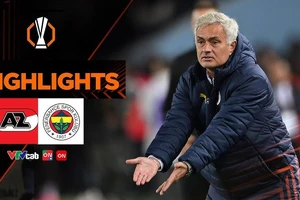 AZ Alkmaar vs Fenerbahce 3-1: Zangelo Daal khai bàn, En-Nesyri gỡ hòa nhưng Kees Smit, Denso Kasius tỏa sáng giúp HLV Mourinho thăng hoa