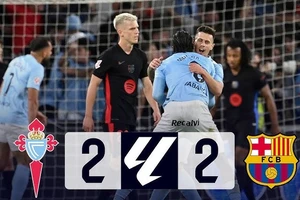 Celta Vigo vs Barcelona 2-2: Raphinha khai bàn, Lewandowski nhân đôi tỷ số, Casado nhận thẻ đỏ, Alfon Gonzalez, Alvarez xuất thần chia điểm Barca