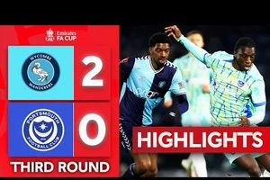 Wycombe Wanderers vs Portsmouth 2-0: Brandon Hanlan tỉa góc hẹp mở bàn điệu nghệ, Sonny Bradley đánh đầu chốt hạ vé đi tiếp FA Cup