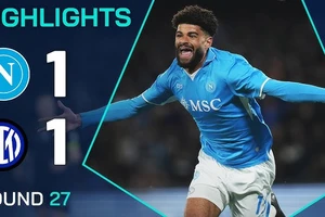 Napoli vs Inter Milan 1-1: Dimarco sút phạt mở bàn, Billing hạ gục thủ thành Martinez kịp cứu thua phút 86, Inter chỉ còn hơn Napoli 1 điểm