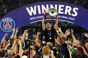 Dàn sao Donnarumma, Hakimi, Marquinhos, Pacho, Nuno Mendes, Joao Neves, Vitinha, Fabian Ruiz, Doue, Dembele, Kvaratskhelia giúp HLV Luis Enrique làm nên lịch sử bóng đá Pháp khi lần đầu vô địch Champions League 