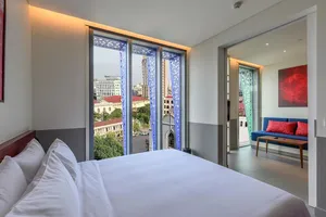 Căn hộ dịch vụ của Khách sạn Wink Hải Phòng tích hợp khu vực bếp và phòng khách