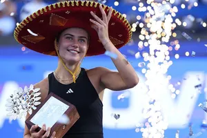 Emiliana Arango vs Iva Jovic 4-6, 1-6: Hạ Arango với điểm số thuyết phục, mỹ nhân tuổi 17 Iva Jovic đăng quang Guadalajara Open 2025, lên hạng 36 thế giới
