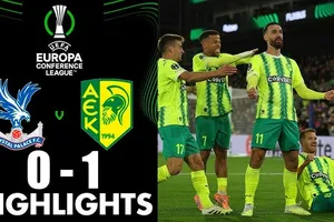 Crystal Palace vs AEK Larnaca 0-1: Marcus Rohden chớp thời cơ sai lầm hàng thủ căng ngang, Riad Bajic tung cú sút tung nóc Crystal Palace