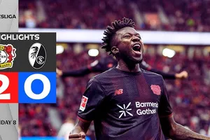 Bayer Leverkusen vs Freiburg 2-0: Ernest Poku sút xa mở tỷ số, Edmond Tapsoba đánh đầu cận thành nhân đôi cách biệt, Philipp Lienhart bị thẻ đỏ