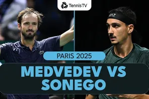 Daniil Medvedev vs Lorenzo Sonego 3-6, 7-6(5), 6-4: Chật vật hạ Sonego, Medvedev giành vé vào tứ kết Paris Masters gặp tay vợt Đức Alexander Zverev