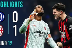 Inter Milan vs AC Milan 0-1: Saelemaekers sút, thủ thành Sommer đẩy bóng ra, Pulisic chớp thời cơ ghi bàn duy nhất, Milan vượt mặt Inter bám đuổi ngôi đầu AS Roma