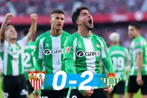 Sevilla vs Real Betis 0-2: Hiệp 2 quyết định, Fornals chớp thời cơ trừng phạt hàng thủ, Altimira dễ dàng hạ thủ thành Vlachodimos giành gọn 3 điểm