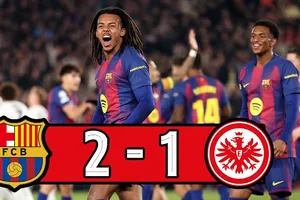 Barcelona vs Eintracht Frankfurt 2-1: Knauff mở tỷ số, Rashford, Yamal kiến tạo, Jules Kounde tỏa sáng cú đúp, Barca thắng suýt sao